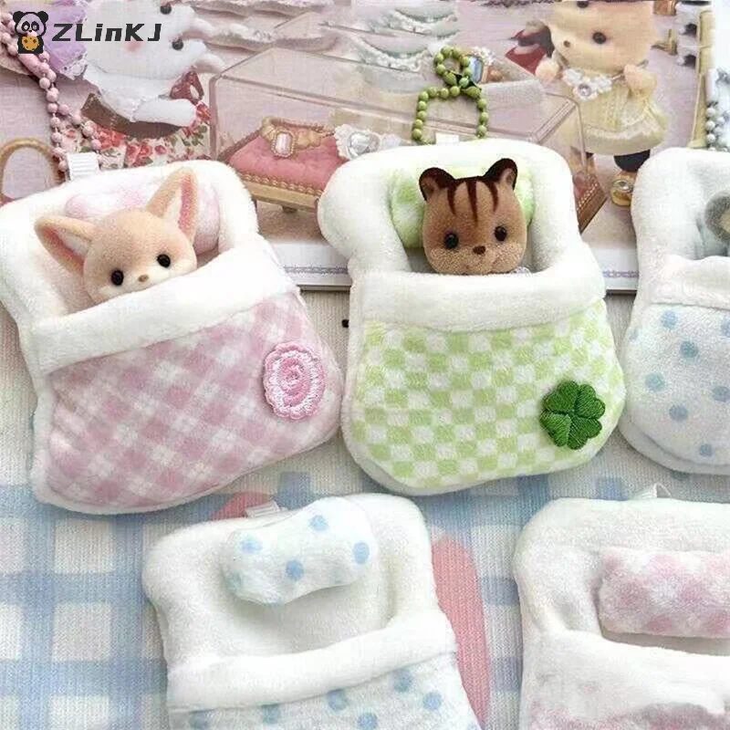 Bedroom Furniture - ตุ๊กตาผ้าพลัฌรูปโคลเวอร์สี่แฉกน่ารัก ถุงนอนนุ่มสำหรับนอนในเตียง ของตกแต่งห้องตุ๊กตาขนาดเล็ก เฟอร์นิเจอร์และอุปกรณ์เสริมสำหรับตุ๊กตา