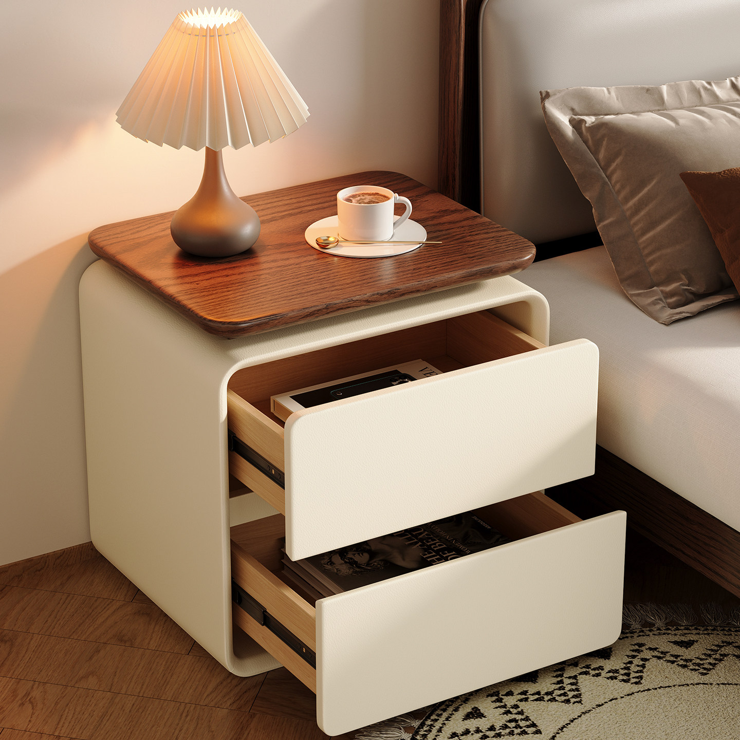 Solid Wood Nightstand 2 Drawers - โต๊ะข้างเตียงไม้จริงหุ้มหนัง ดีไซน์มินิมอลทันสมัย 2 ลิ้นชัก ทนทานต่อรอยขีดข่วนจากแมว สำหรับห้องนอนหรือมุมห้องนั่งเล่น